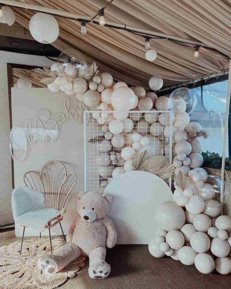 How to Plan a Timeless Vintage Baby Shower (17 Elegant Ideas)
