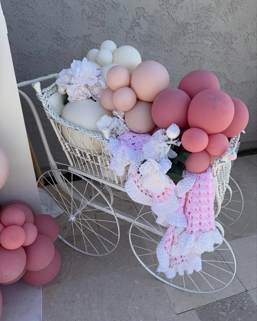 Vintage Carriage Balloon Display