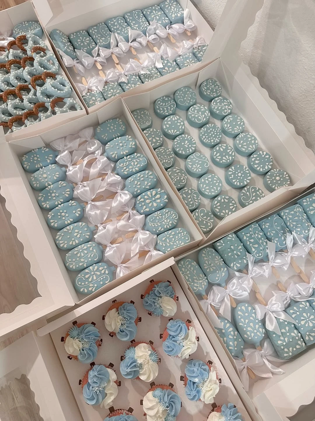 Blue and White Custom Sweet Gift Boxes