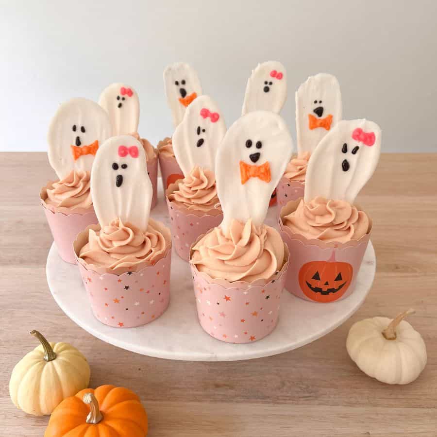 Ghost topped Cupcakes with Bows