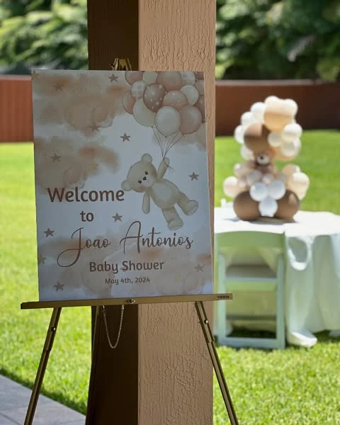 Minimalist Bear Welcome Sign