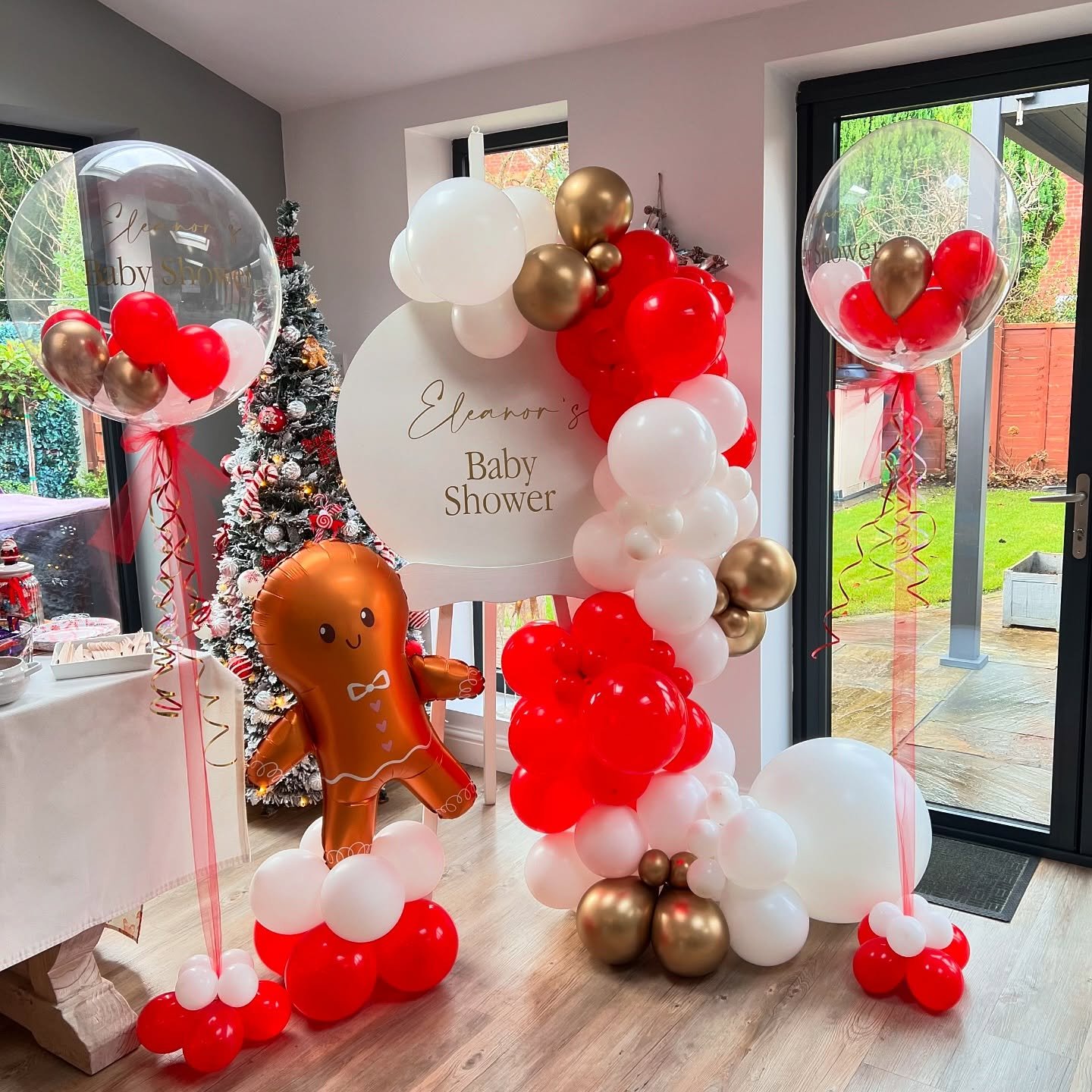 Gingerbread Man Welcome Sign and Bubble Balloons