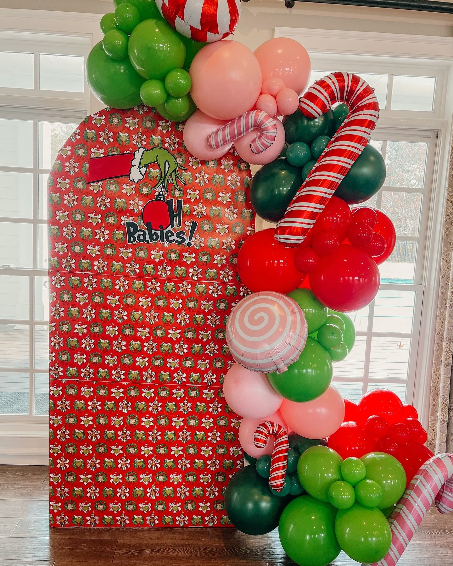 Grinch Whoville Patterned Backdrop Arch