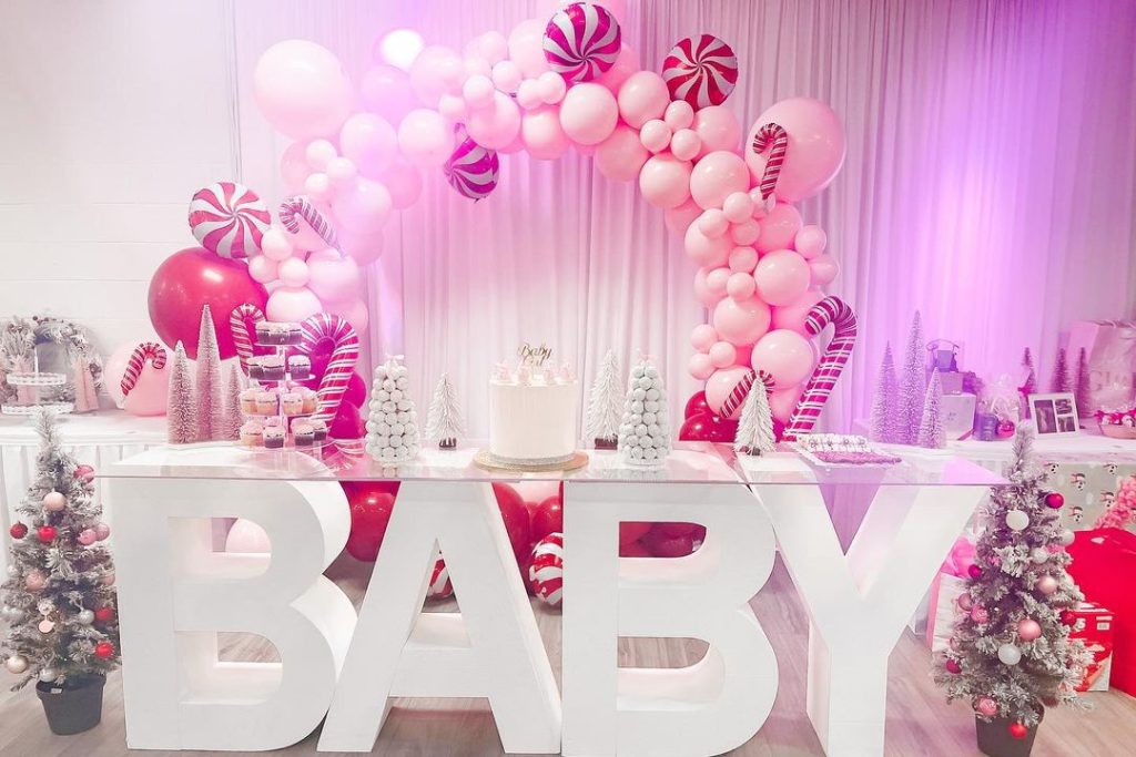 Candy Cane Balloon Table Setup