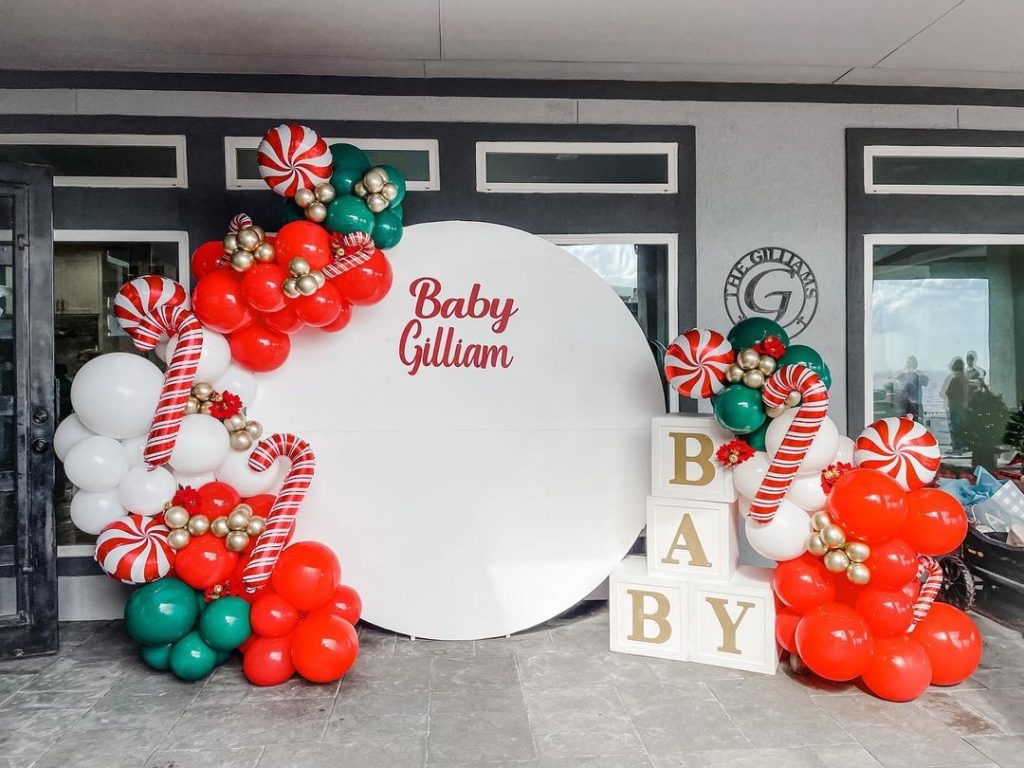 Peppermint Striped Round Backdrop Display