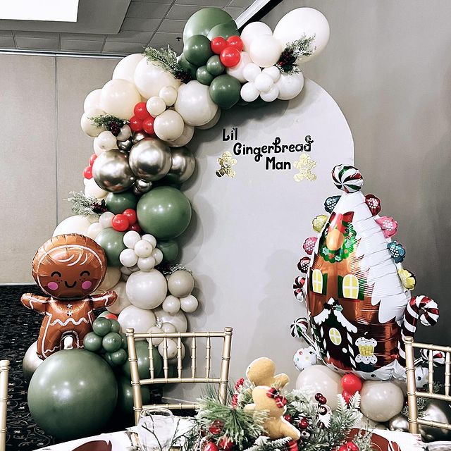 Lil Gingerbread Man Balloon Backdrop