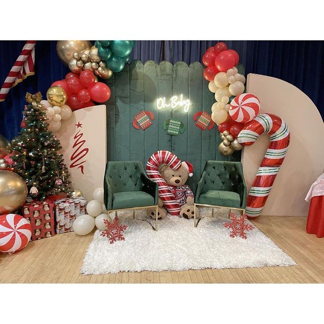 Cozy Green Velvet & Candy Cane Lounge