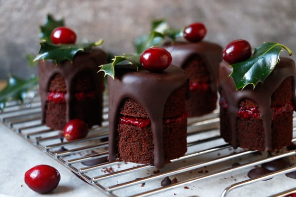 Chocolate Holly Mini Cakes
