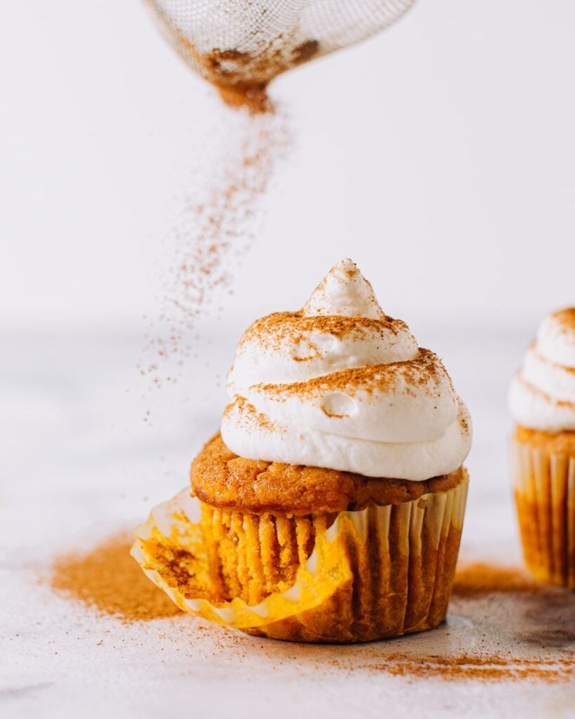 Snickerdoodle Pumpkin Cupcakes