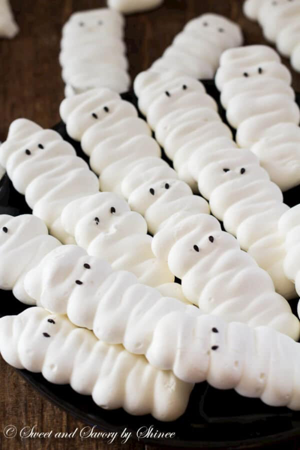 Meringue Mummy Sticks